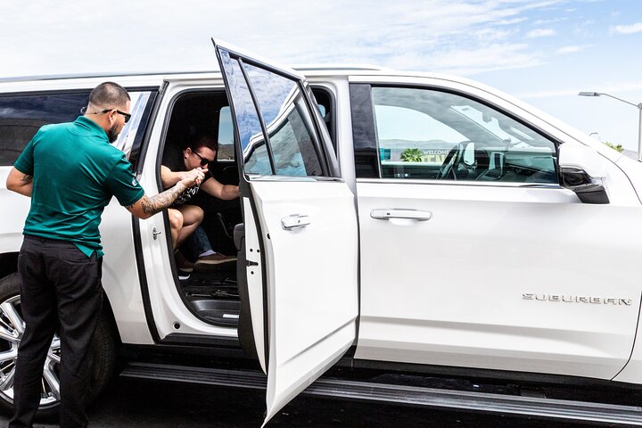 Private SUV Round-Trip from Airport to Hotels in Cabo San Lucas
