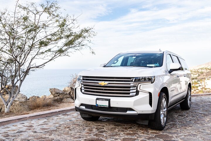 Private SUV Round-Trip from Airport to Hotels in Cabo San Lucas