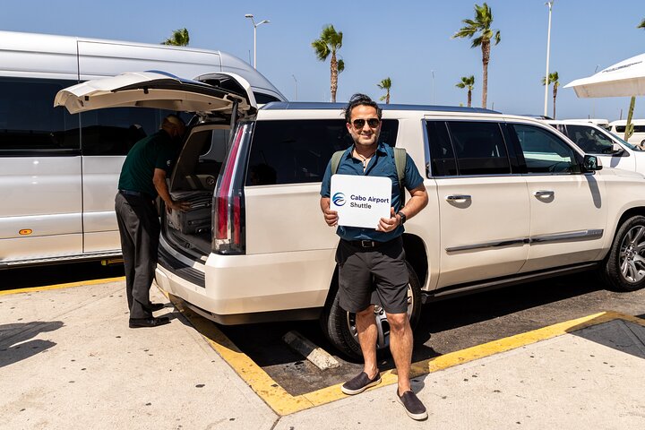 Private SUV Round-Trip from Airport to Hotels in Cabo San Lucas