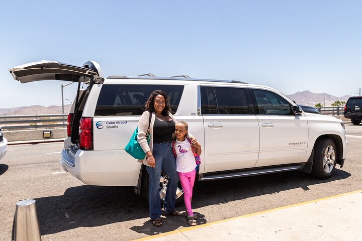 Private SUV Round-Trip from Airport to Hotels in Cabo San Lucas