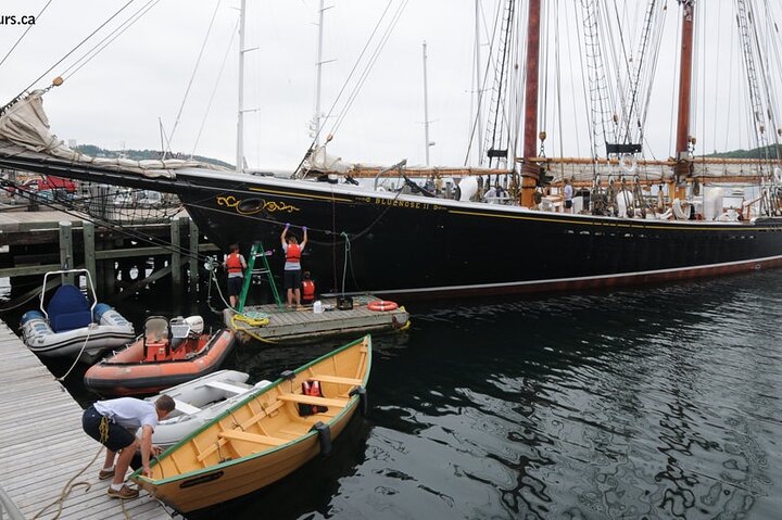 Peggy's Cove and Lunenburg Tour (small group)