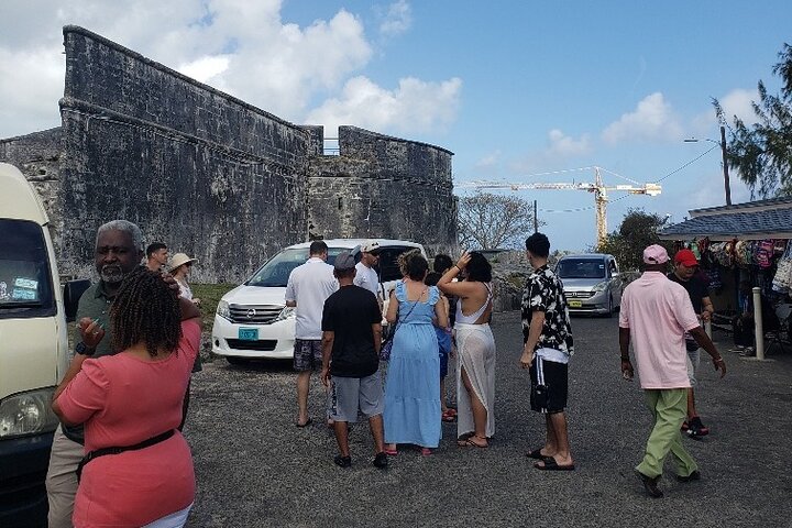 Nassau's Half Day Bus City Tour: Guided Tour with Free Samples