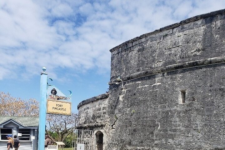 Nassau's Half Day Bus City Tour: Guided Tour with Free Samples