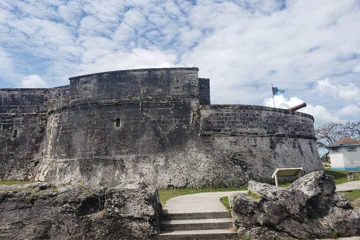 Nassau's Half Day Bus City Tour: Guided Tour with Free Samples