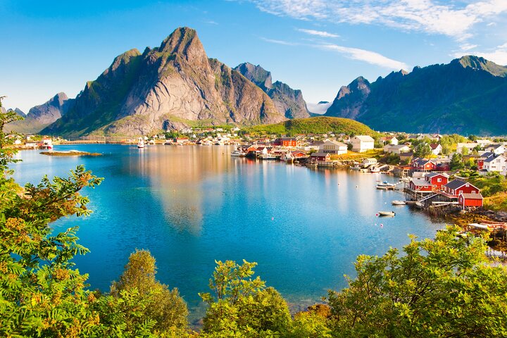 Private Full Day Sightseeing Tour from Svolvær to Å