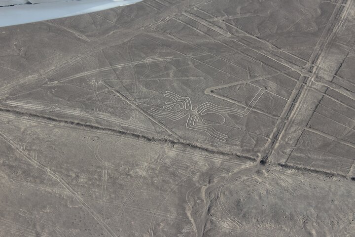 Overflight Lineas de Nasca Aerial view!