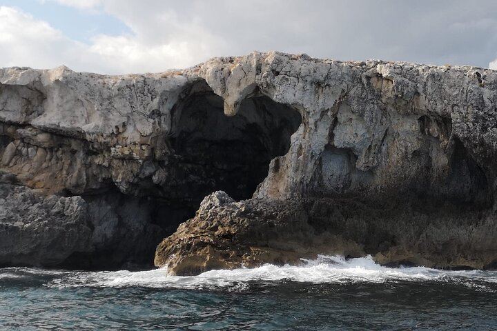 Private boat tour with prosecco and fresh fruit