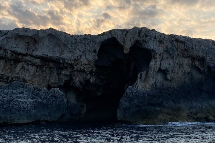 Private boat tour with prosecco and fresh fruit
