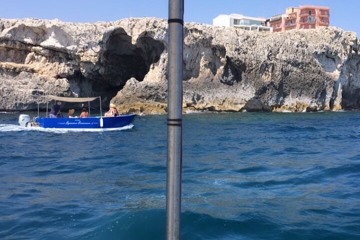 Private boat tour with prosecco and fresh fruit