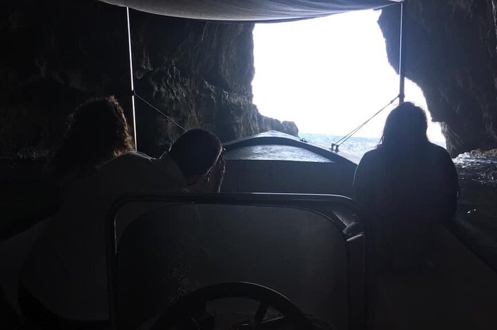 Private boat tour with prosecco and fresh fruit
