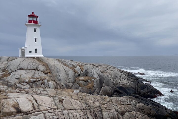 Peggy's Cove and Lunenburg Tour (small group)