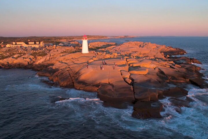 Peggy's Cove and Lunenburg Tour (small group)