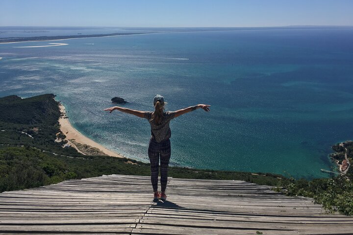 Lisbon Getaway: Private Arrábida Wine & Food Tour