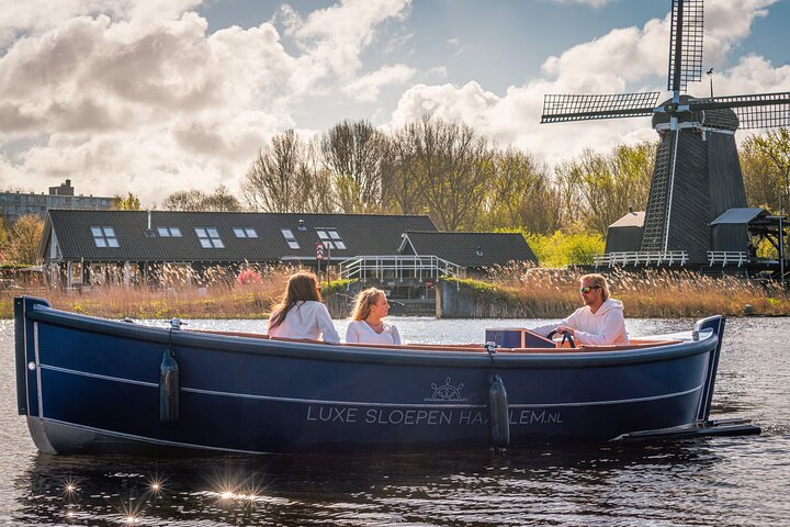 Private Electric Boat Rental in Haarlem (No License Required)