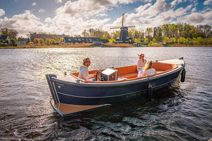 Private Electric Boat Rental in Haarlem (No License Required)
