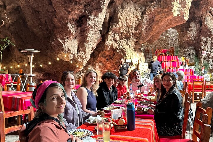 Balloon flight + pick up in CDMX + Breakfast in Cave + Pyramids