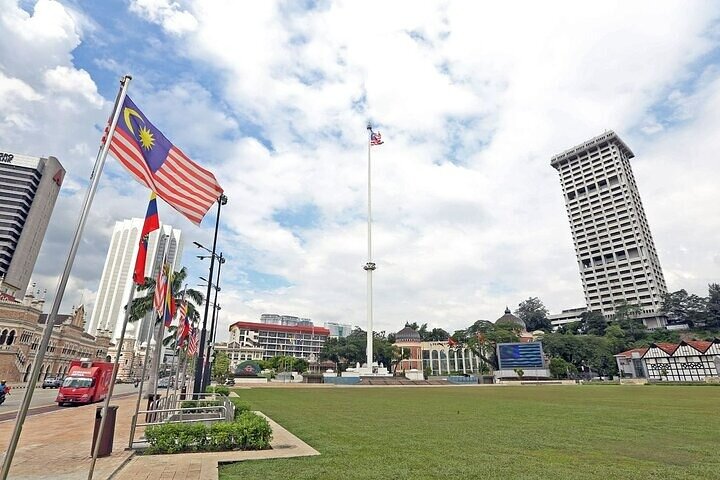 From Singapore: Private Kuala Lumpur / Malacca tour + SKY DINING