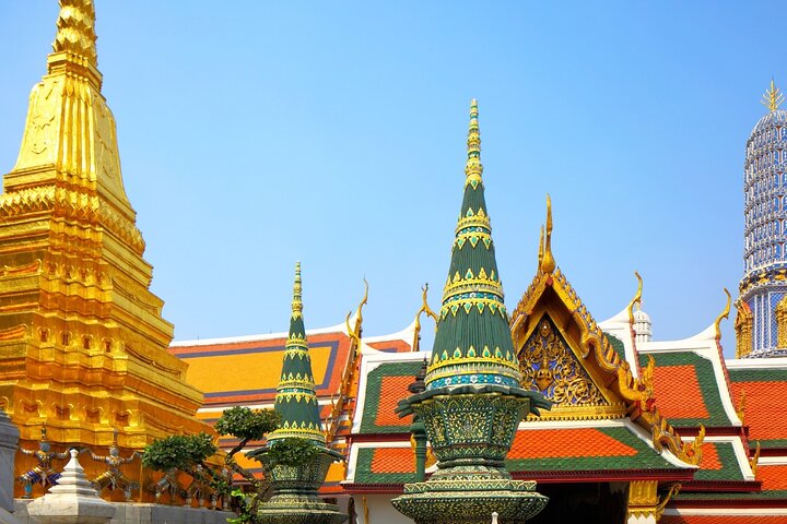Grand Palace & Temples of Bangkok with experienced guide
