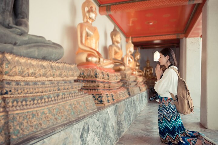 Grand Palace & Temples of Bangkok with experienced guide