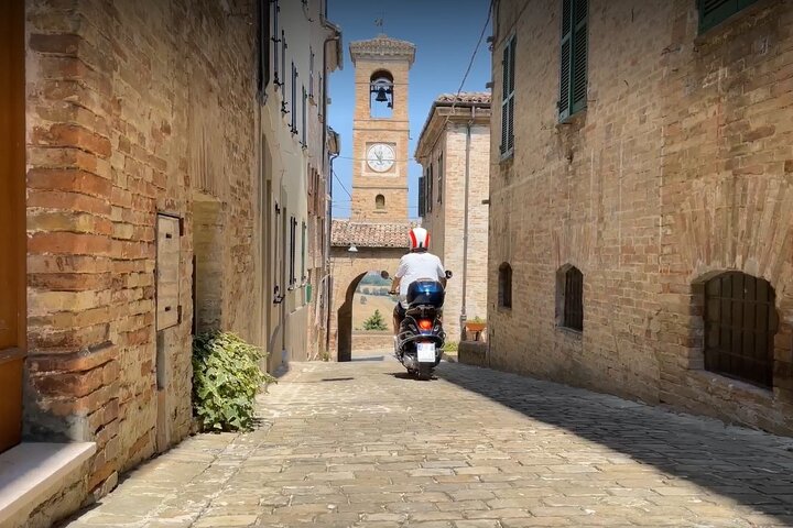 3 Hour Vespa Tour - The Charming Castles of Arcevia