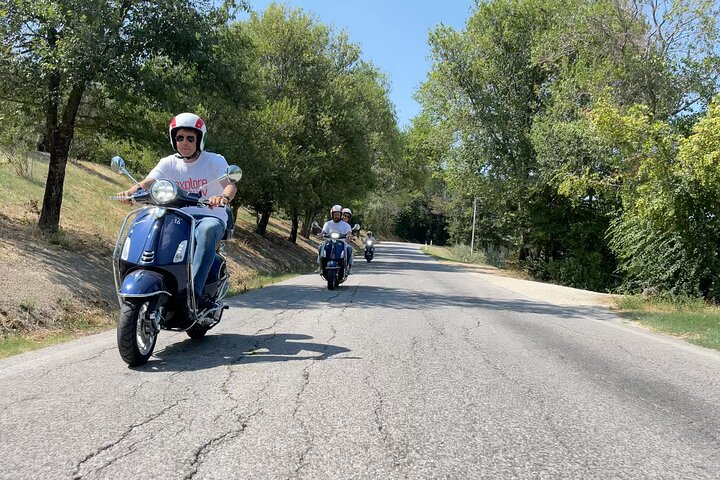 3 Hour Vespa Tour - The Charming Castles of Arcevia