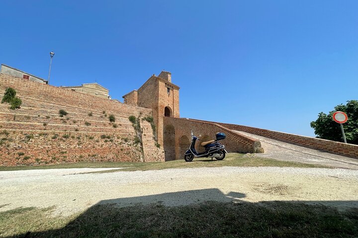 3 Hour Vespa Tour - The Charming Castles of Arcevia
