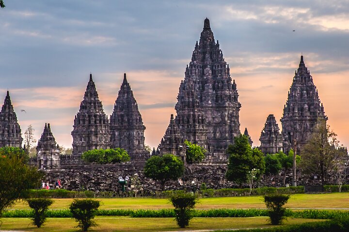 Prambanan Temple and Ramayana Ballet Show (VIP Seat with dinner)