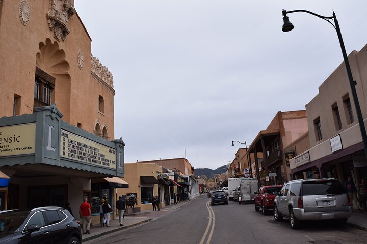 Plaza Sip, Savor, & History Walking Tour in Santa Fe