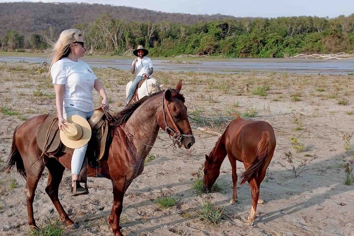 Beach Horseback Riding Adventure in Copalita, Huatulco