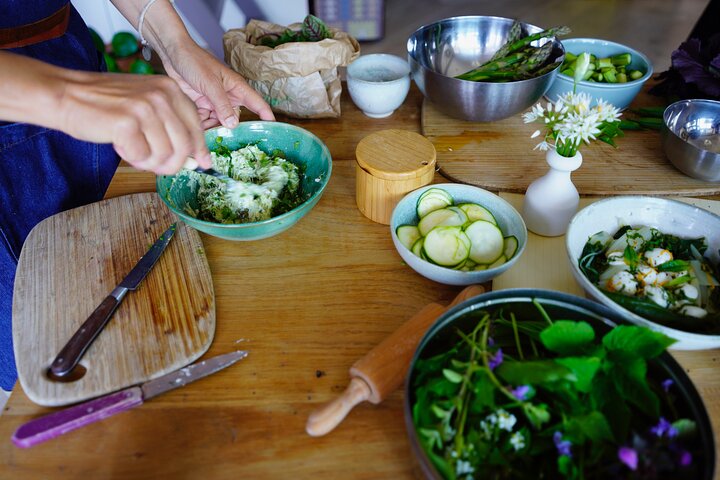 Private Market Tour and Cooking Class in Annecy with a Local
