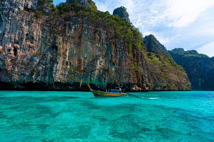 Phi Phi Islands Premium Speedboat Adventure Day Tour from Phuket