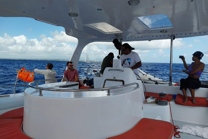 3 North Islands Catamaran Cruise with Lunch & Drinks on island.