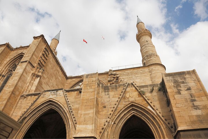 Nikosia : Private Custom Walking Tour with A Guide (Private Tour)