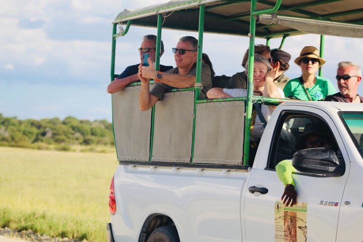Safari in Etosha national park with professional tour guides born in Etosha.