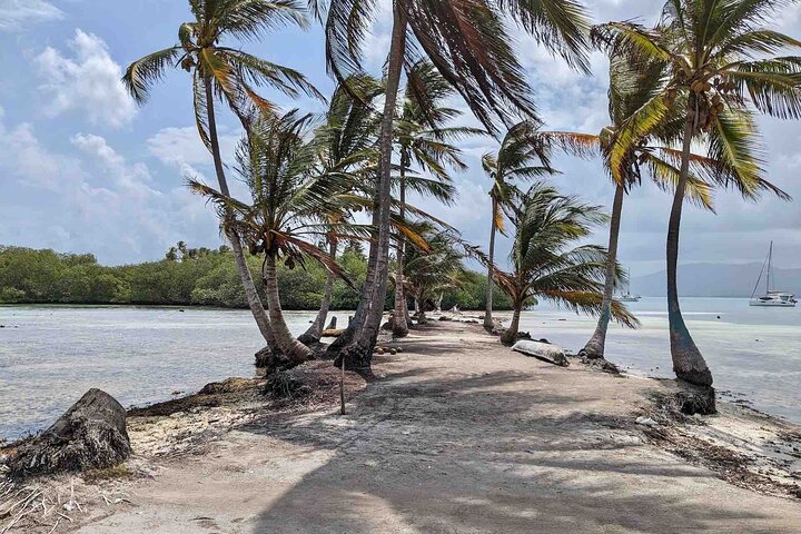 San Blas Islands - 2D/1N Private Beach Cabin + Meals + Boat Tour