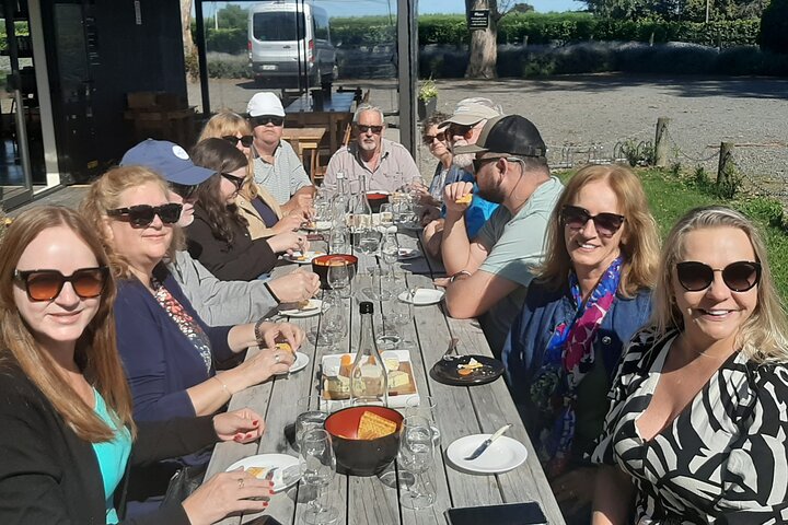 Napier: Afternoon Wine Tasting + visit Silky Oaks Chocolates