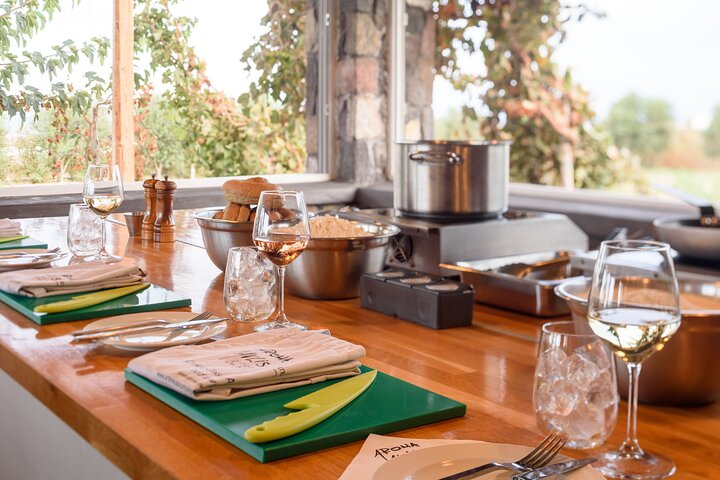 Santorini Cooking Lesson with Chef and a Bottle of Wine