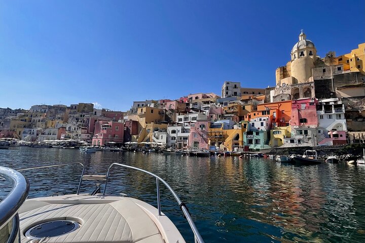 5h Day boat tour to discover Procida and/or Ischia Private