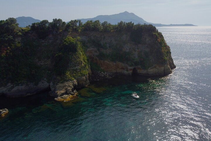 5h Day boat tour to discover Procida and/or Ischia Private