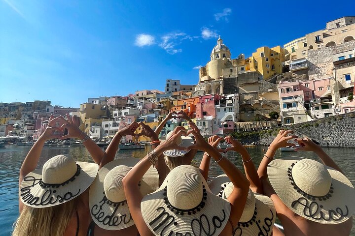 5h Day boat tour to discover Procida and/or Ischia Private