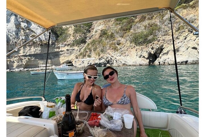 5h Day boat tour to discover Procida and/or Ischia Private