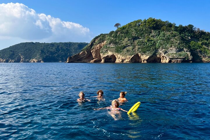 5h Day boat tour to discover Procida and/or Ischia Private