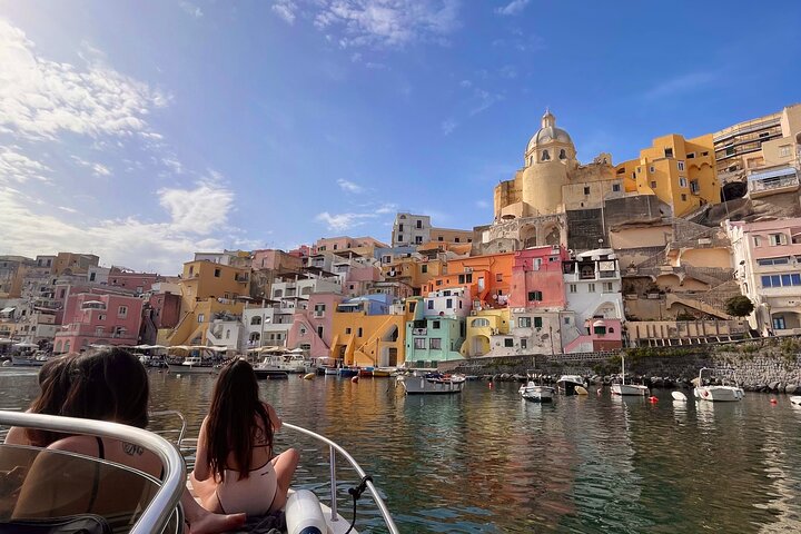 5h Day boat tour to discover Procida and/or Ischia Private