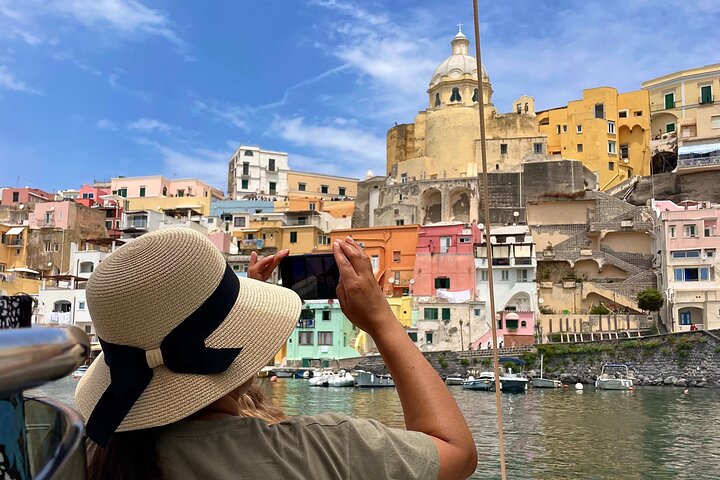 5h Day boat tour to discover Procida and/or Ischia Private