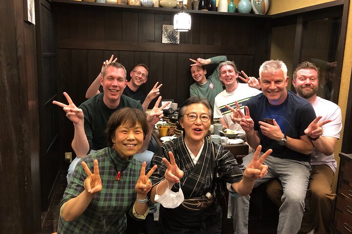 Kanazawa Night Tour with Local Meal and Drinks