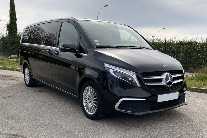 Ski Resort Transfer: Chambery Airport CMF to Courchevel in Van
