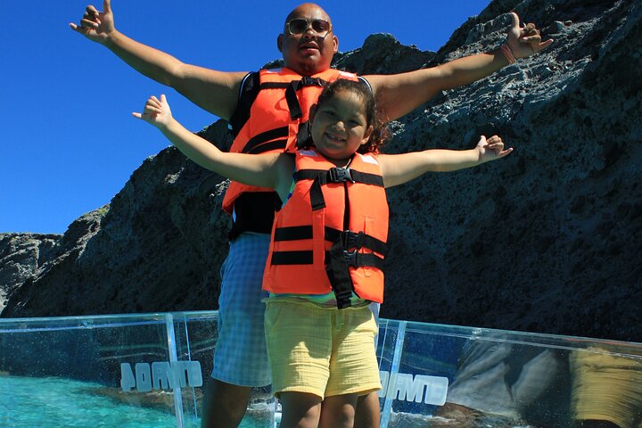 Cabo Clear Boat Tour to the Arch: Hotel Pickup Available