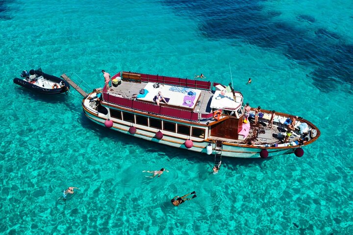 Boat Tour to Caprera and La Maddalena Archipelago