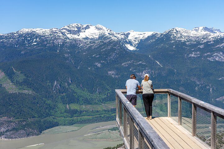 Whistler Tour with Shannon Falls and Sea to Sky Gondola