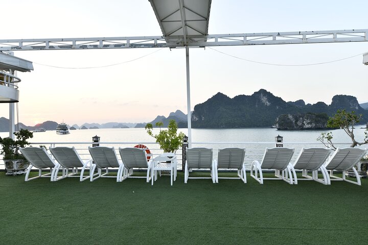 Sapphire Cruise Luxury Halong Bay Cruise Seaview Balcony Cabin